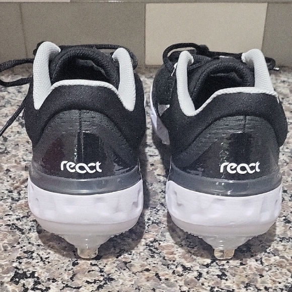 Alpha Huarache Elite 4 Low - Picture 2 of 12